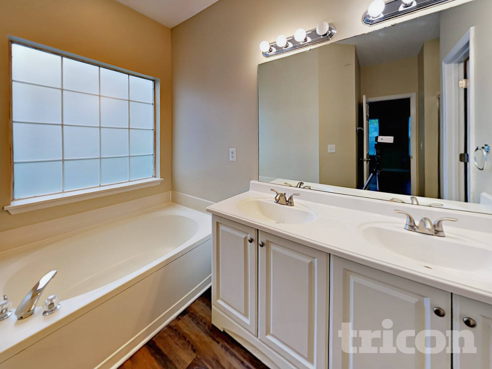 Building Photo - 9304 Twin Trail Dr