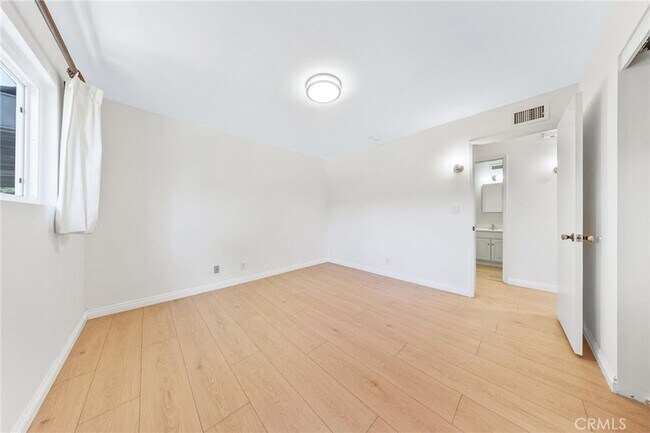 Building Photo - 612 N Maryport Ave
