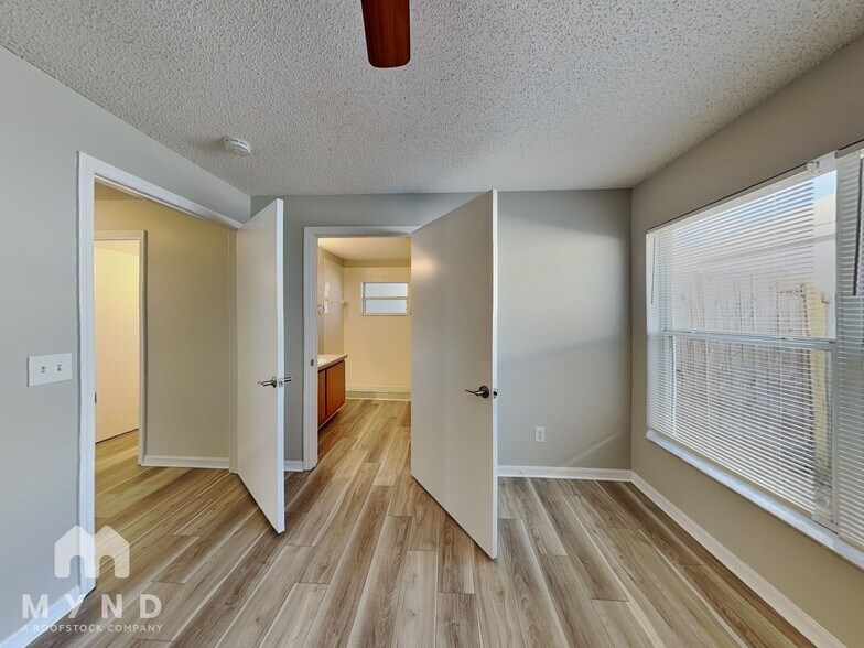 Building Photo - 5443 Cedar Ln