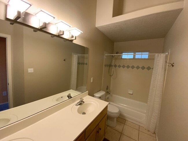 Building Photo - 3 Bedroom Single Story Home Near Unser Blv...