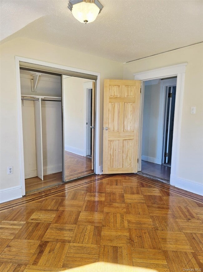 Building Photo - 3913 Lyme Ave