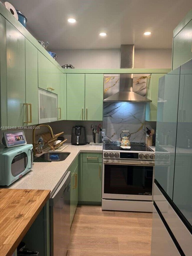 Building Photo - 800 West Ave