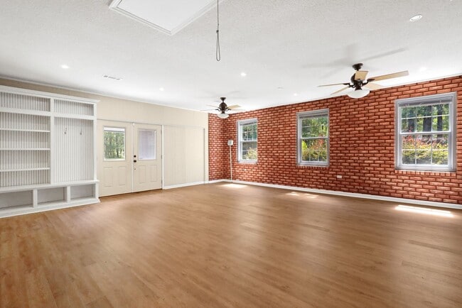 Building Photo - 3 Bed, 3 Bath Plus Office Home for Rent!!
