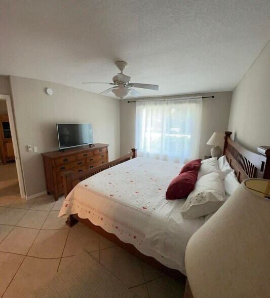 Building Photo - 805 Villa Cir