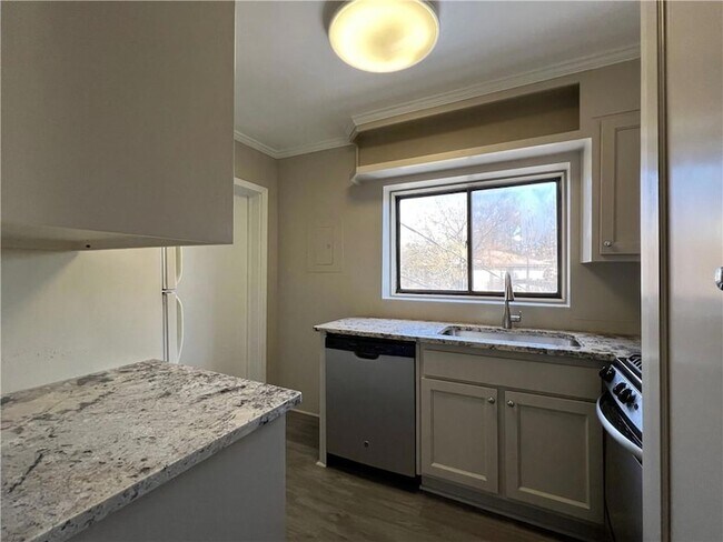 Building Photo - 282 Ardmore Cir NW