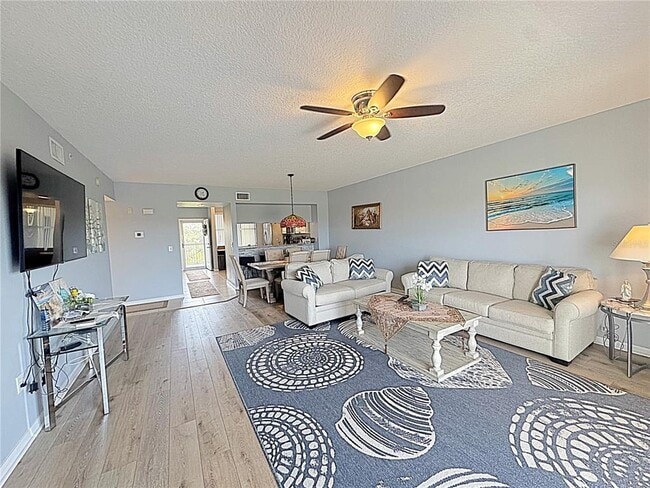 Building Photo - 1200 Country Club Dr