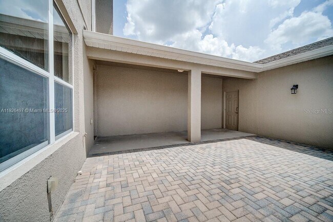 Building Photo - 604 Rogue Dr