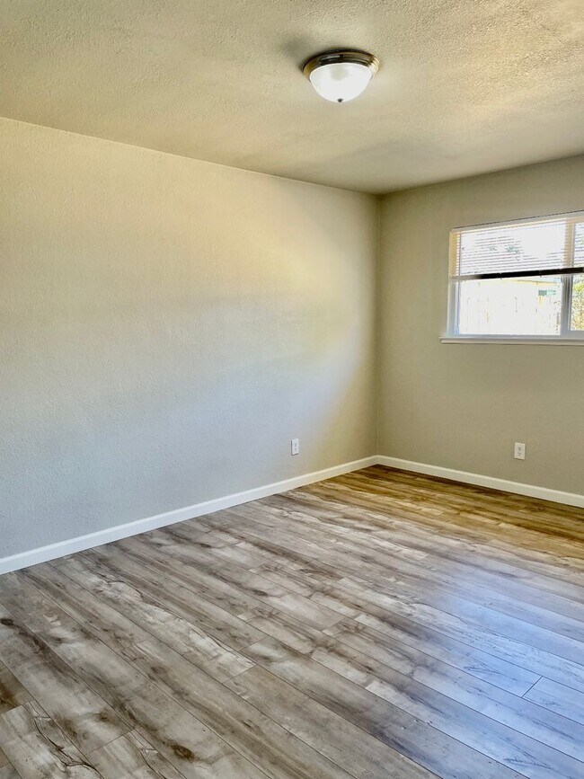 Building Photo - LINCOLNVIL9849