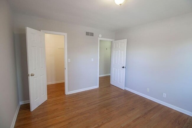 Building Photo - 2207 Bushnell Dr