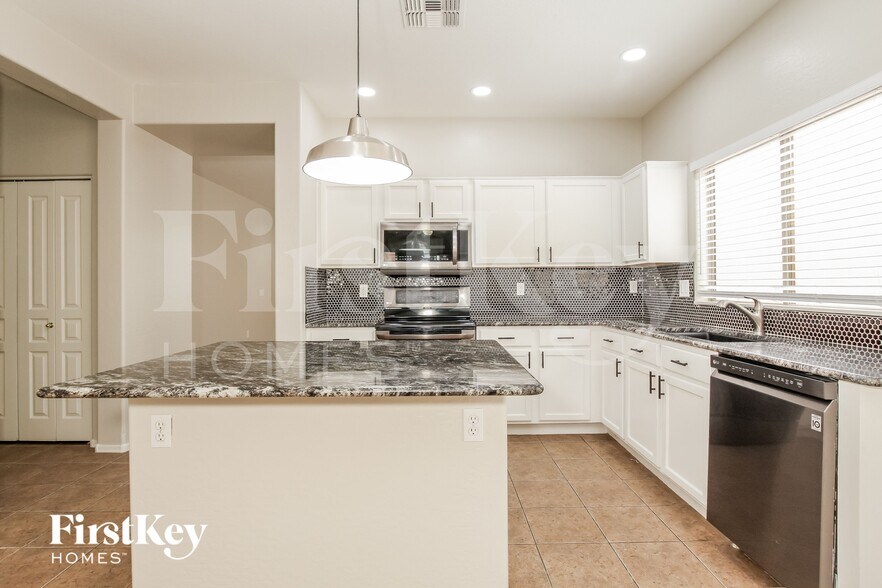 Building Photo - 14912 N 153rd Ave