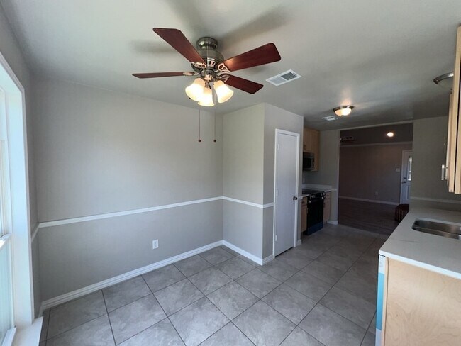 Building Photo - 5728 Shady Springs Trail