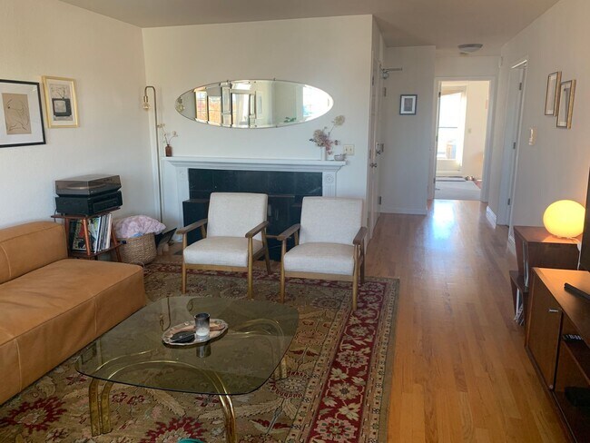 Building Photo - Epic Real Estate & Asso. Inc. - Beautiful, Spacious & Sunny 2 br/2ba Condo Available in Mission -...