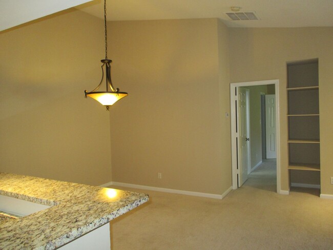 Building Photo - Beautiful Two Bedroom Two Bath Condo in Ki...