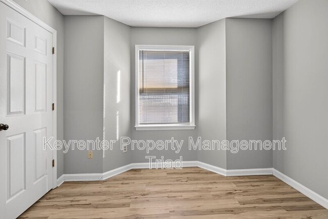 Building Photo - 3701-377D Cotswold Terrace