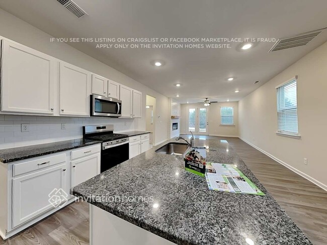 Building Photo - 4014 Weddington Pointe Dr