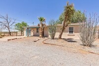 Building Photo - Private 3 bedroom, 1 bath with Large Fenced-in Backyard