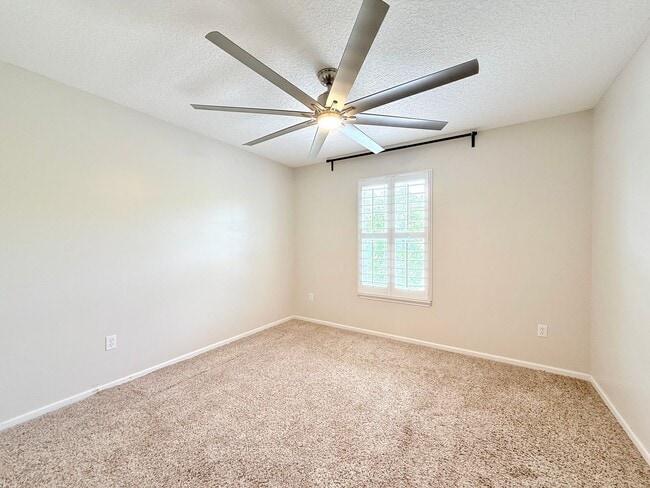 Building Photo - Spacious Two-Story Home with Hot Tub, Pool Table & Fenced Yard in Panther Creek