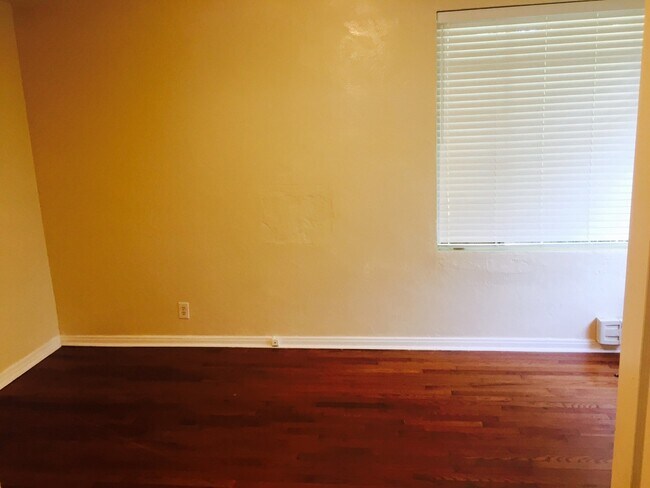 Building Photo - North Hyde Park Bungalow: Close to SOHO, Downtown & U.T.