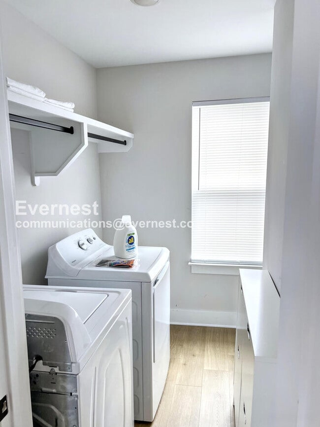 Building Photo - 110 Duke St