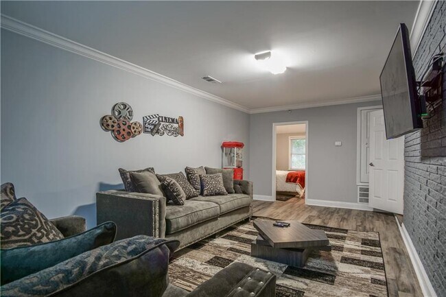 Building Photo - 2640 Casher Dr