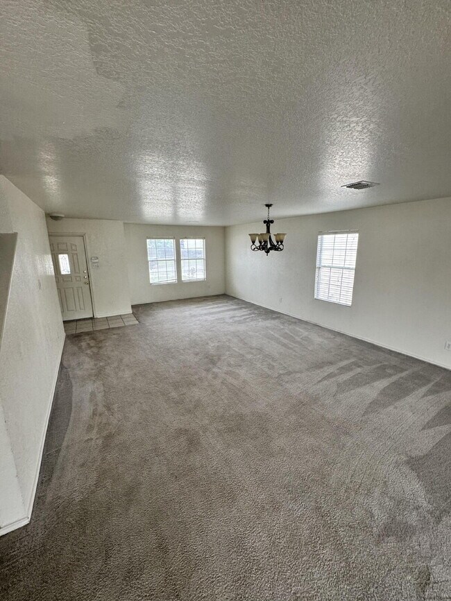 Building Photo - Beautiful home located in the desirable Ga...
