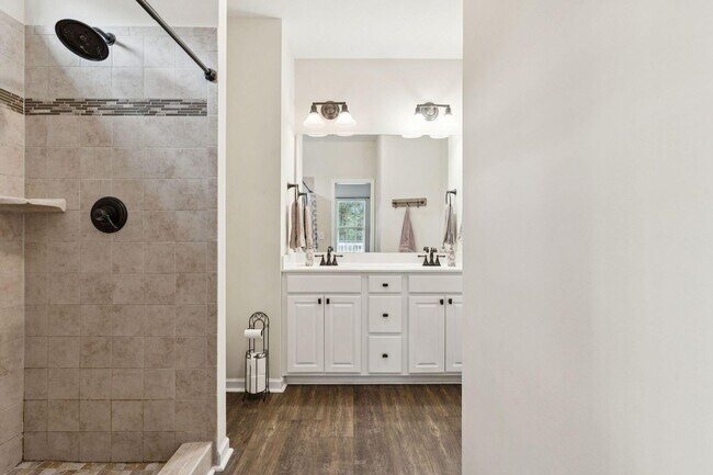 Building Photo - 4 Bedroom, 2.5 Bathroom Home in The Refuge at Ravenel - Ravenel
