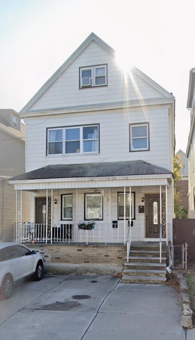 Building Photo - 78 W 51st St