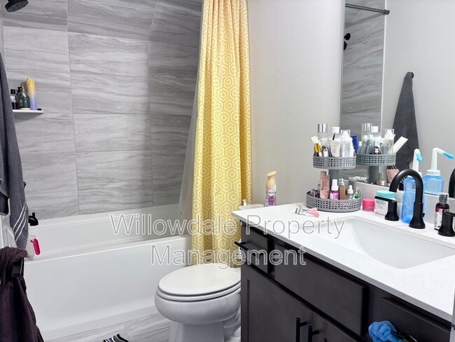 Building Photo - 2033 Florine Dr