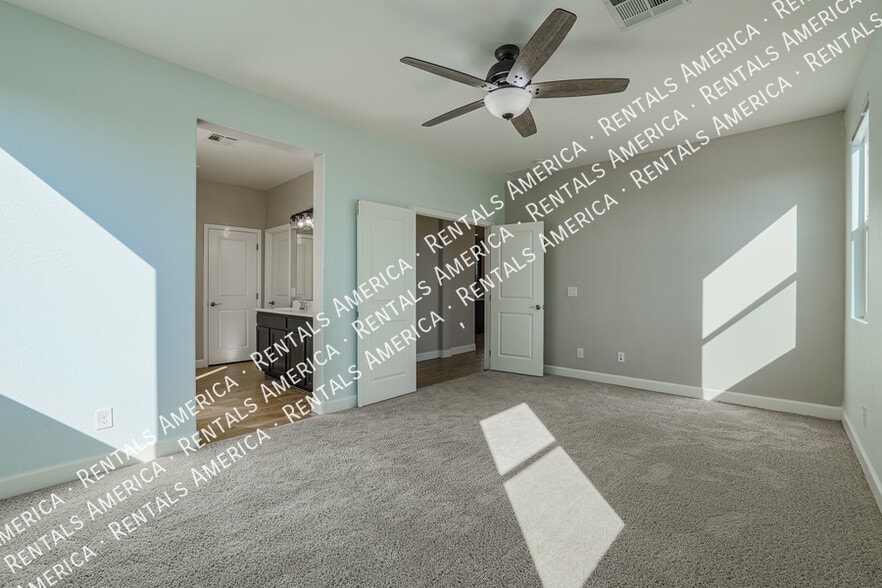 Building Photo - 37661 N Bentgrass Rd