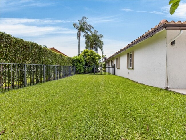 Building Photo - 16641 Royal Poinciana Dr