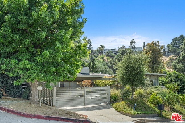 Building Photo - 3641 Woodcliff Rd