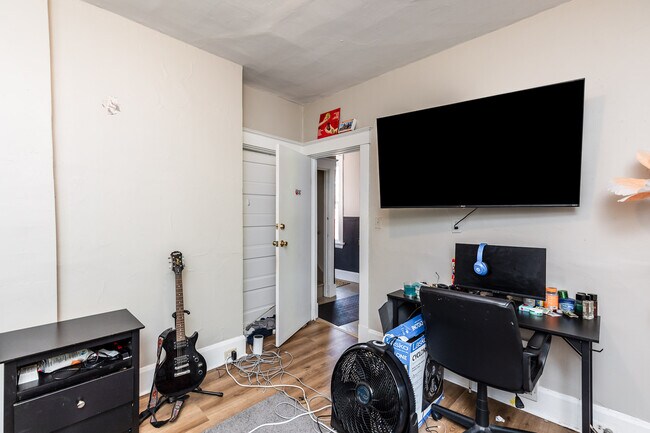 Building Photo - 208 Bosley St