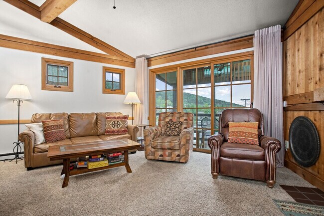 Building Photo - 2933 Mountaineer Cir