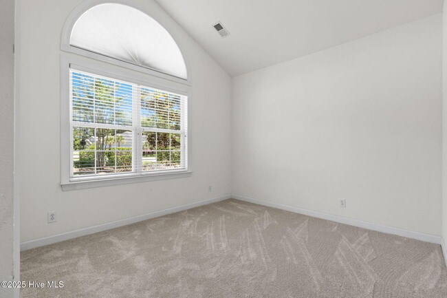 Building Photo - 943 Sandpiper Bay Dr SW