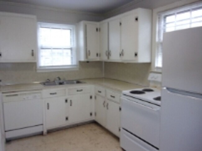 Building Photo - 517 S Jones Ave