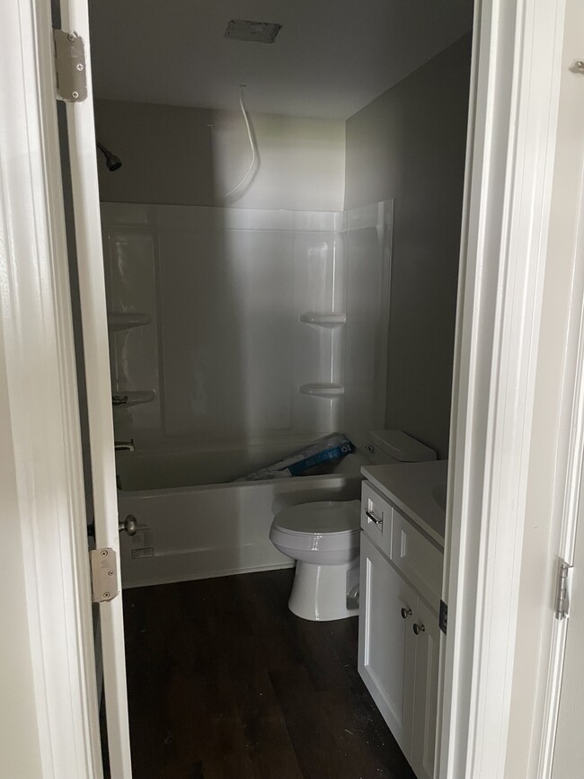 Bathroom - 1417 Cherrycrest Dr