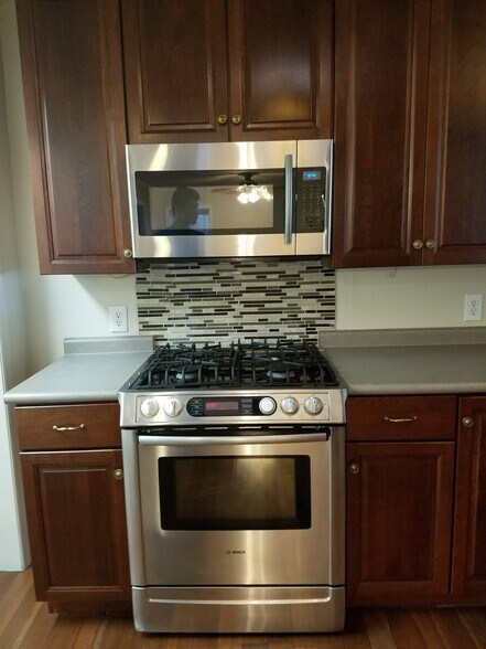 Bosch gas stove top and Samsung microwave. - 665 Harpeth Bend Dr