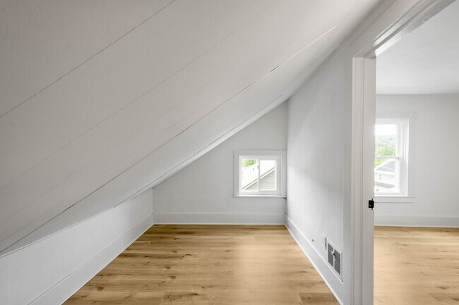 Building Photo - READY FOR MOVE IN! FULLY RENOVATED 2-BEDRO...
