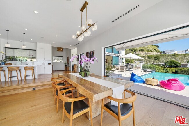 Building Photo - 8242 Hillside Ave