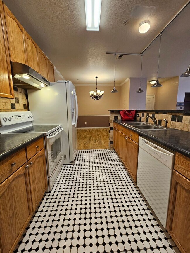 Building Photo - Spacious 2 Bedroom 2 Bath Condo - Close To Buckley AFB, DIA, DTC - Garage