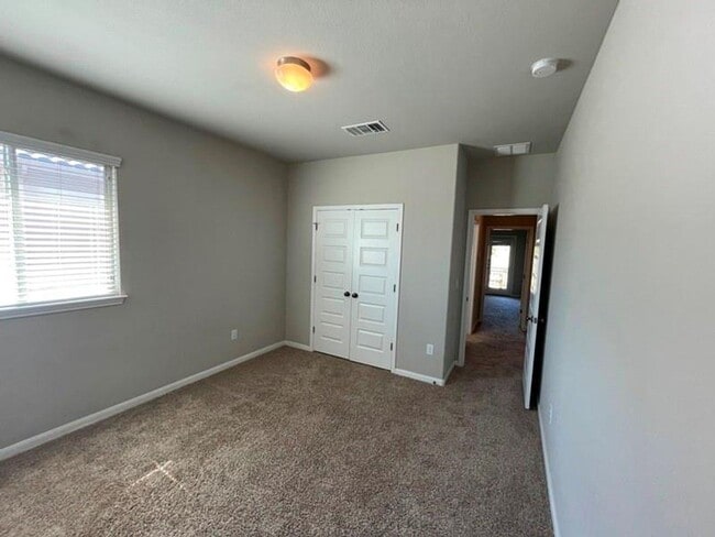 Building Photo - Fabulous 4-bedroom duplex in the heart of Lakeway!