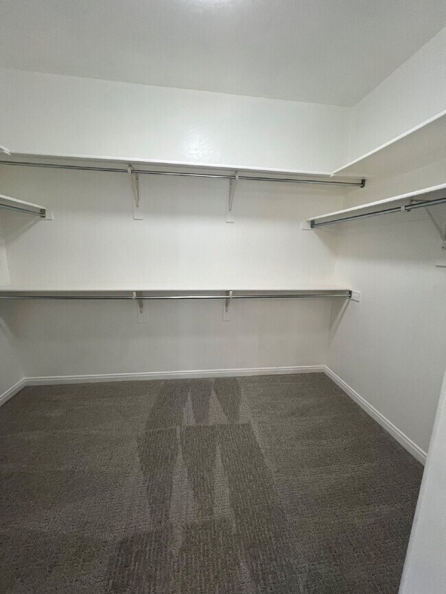 Building Photo - "Spacious 5-Bedroom Oasis with 3 Full Baths in Beautiful St. George – 2,998 Sq. Ft. of Comfort!"