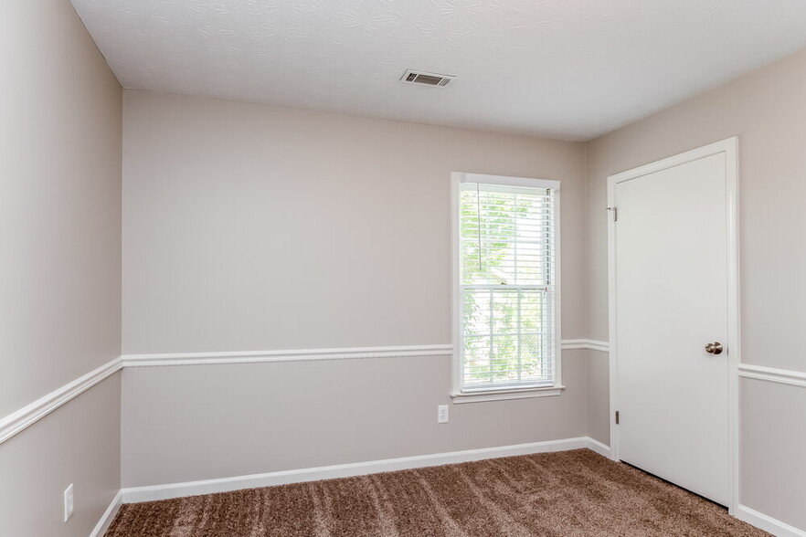 Building Photo - 465 Rosehill Dr