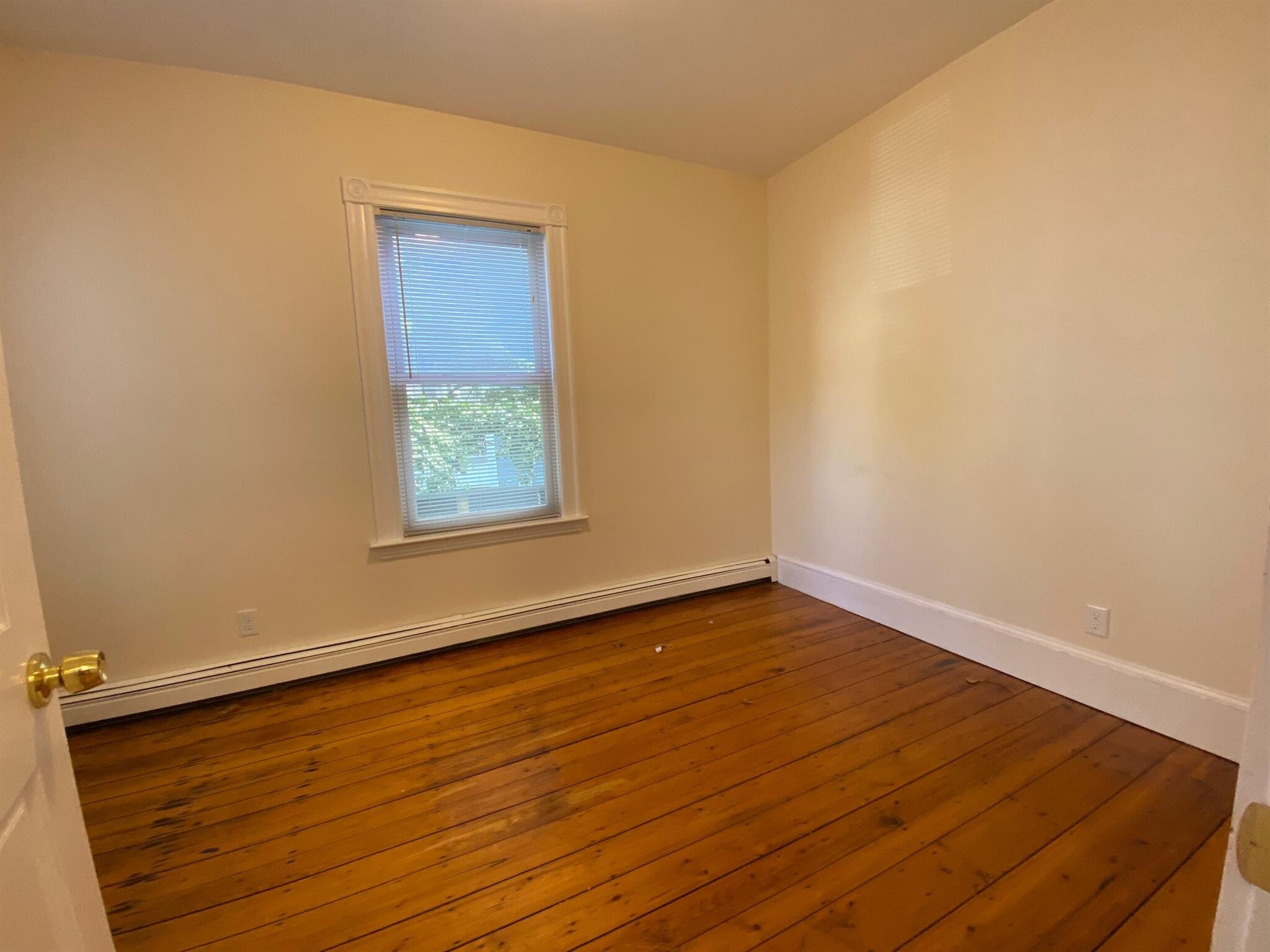 Building Photo - 392 Windsor St