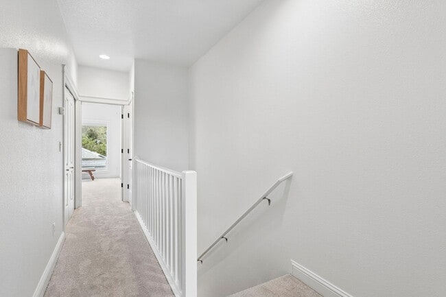 Building Photo - Spectacular SW Portland 2 bedroom Townhouse