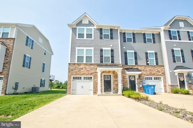 Building Photo - 110 Fletcher Cir