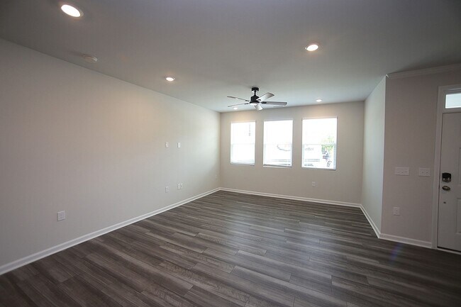 Building Photo - Beautiful 3 Bed+Bonus+2 Car Garage Townhome in New Wake Forest Community