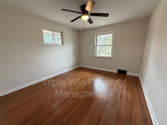 Building Photo - 30 Rolling Hills Dr