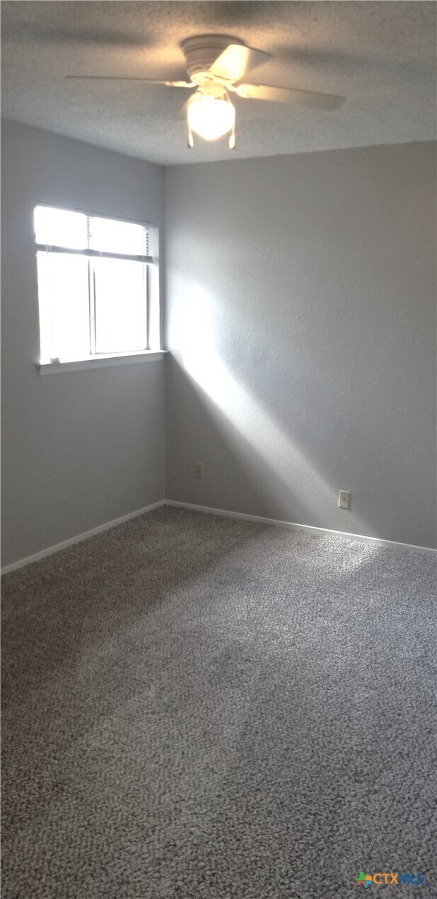 Building Photo - 1109 Wales Dr