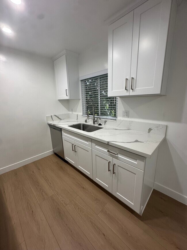 Building Photo - 710 Cory Dr